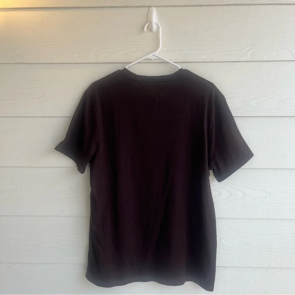 Tommy Hilfiger Dark Brown / Cabernet‎ T-Shirt (NWOT, Size Medium)